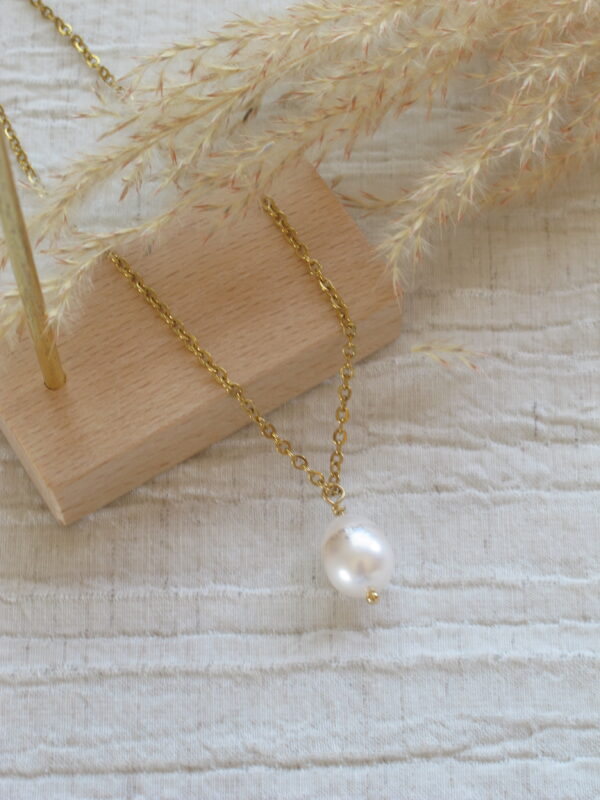 Single Pearl Necklace